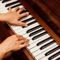 Peut-on devenir riche en jouant du piano ?